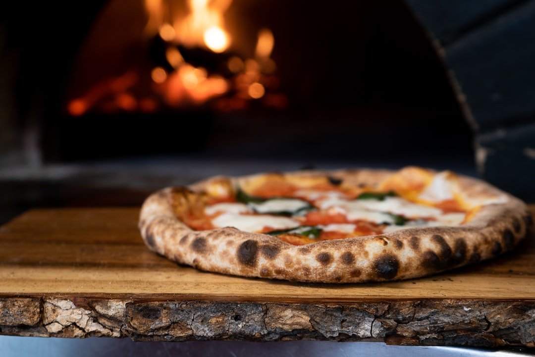 menu-06 pizza-on-brown-wooden-table-40ojlyvweem