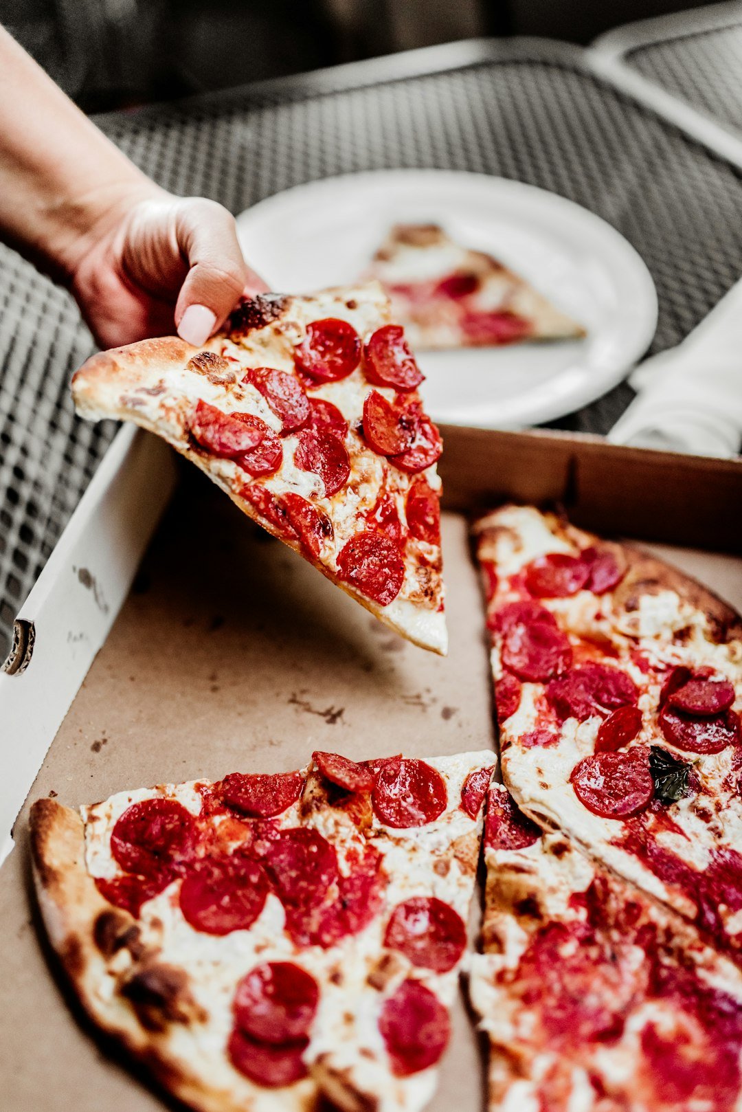 sliced-pizza-on-white-ceramic-plate-ljvm17bh-e0